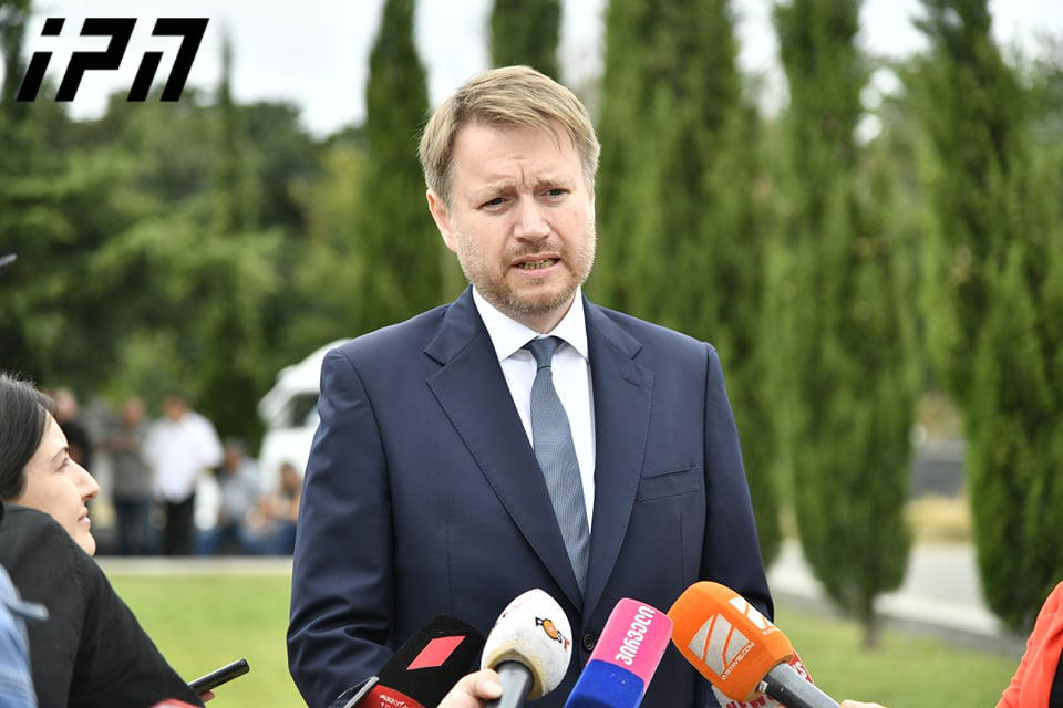 დიდი ბრიტანეთის ელჩი - გუგუტიანთკარში რუსული მავთულხლართების აღმართვა ადგილობრივი მოსახლეობის გაყოფას ემსახურება - ეს უნდა შეჩერდეს